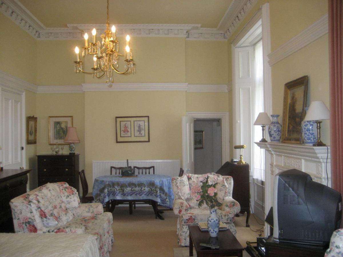 Newhall Glasgow Bagian luar foto