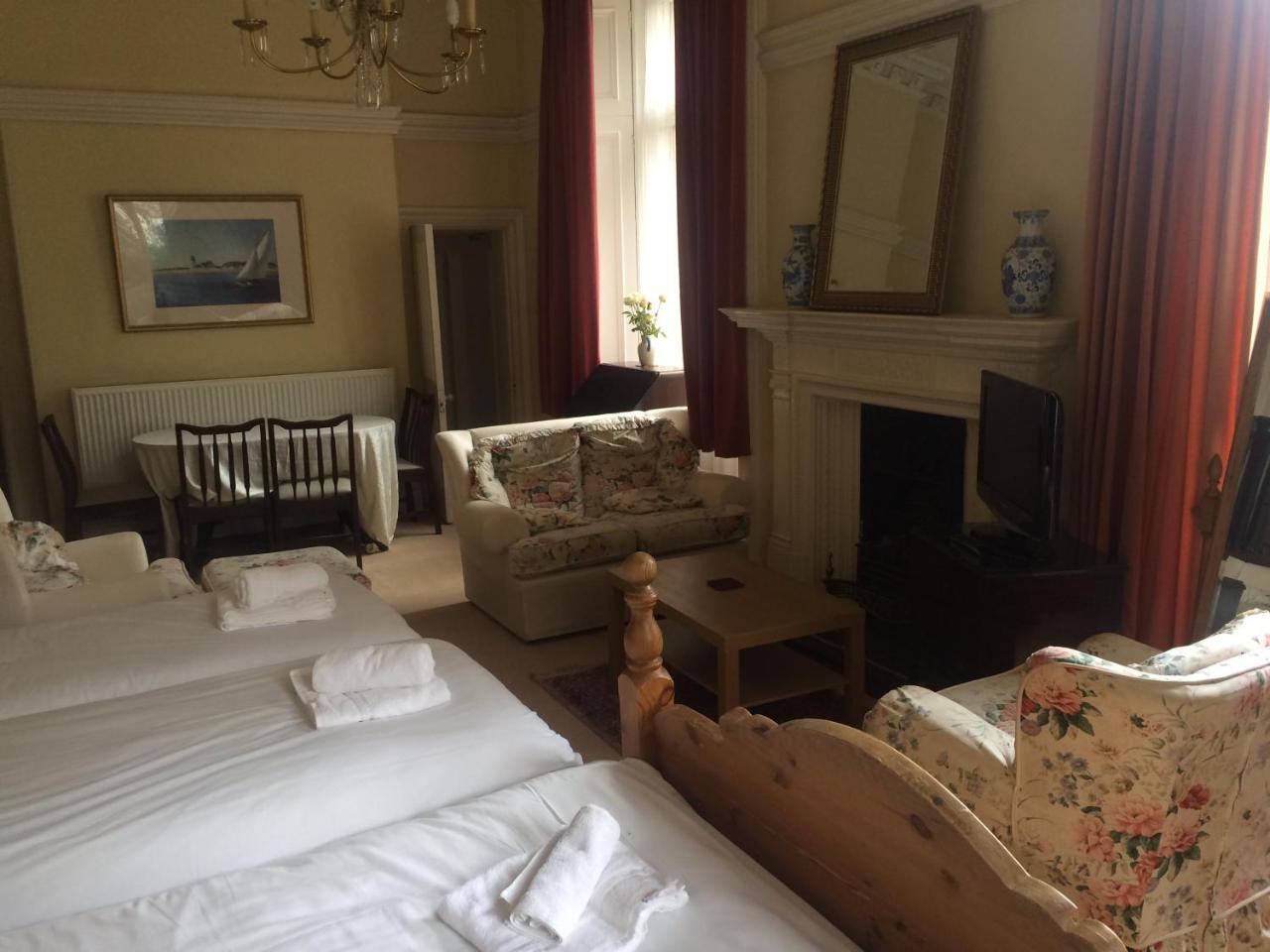 Newhall Glasgow Bagian luar foto